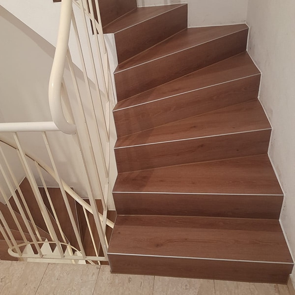 Treppe mit neuem Bodenbelag